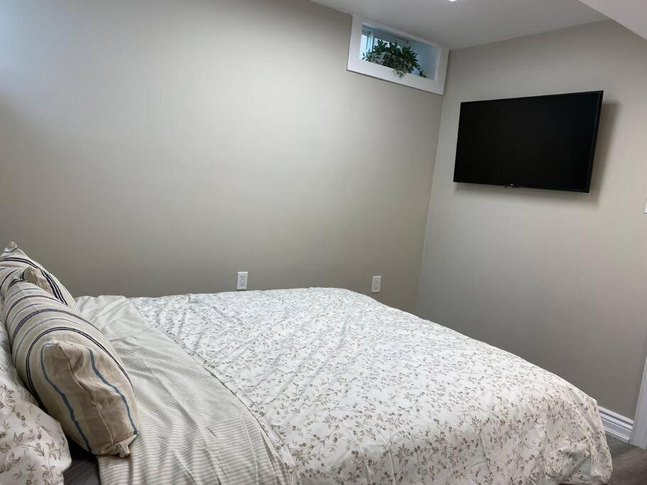 Entire Basement With 3 Bedrooms Niagara-Fälle Exterior foto