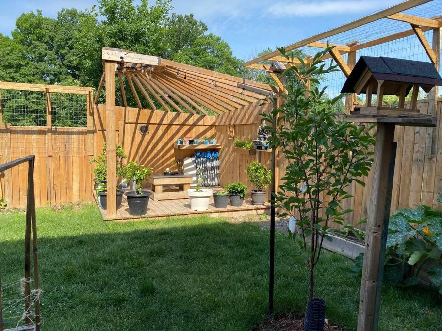 Entire Basement With 3 Bedrooms Niagara-Fälle Exterior foto