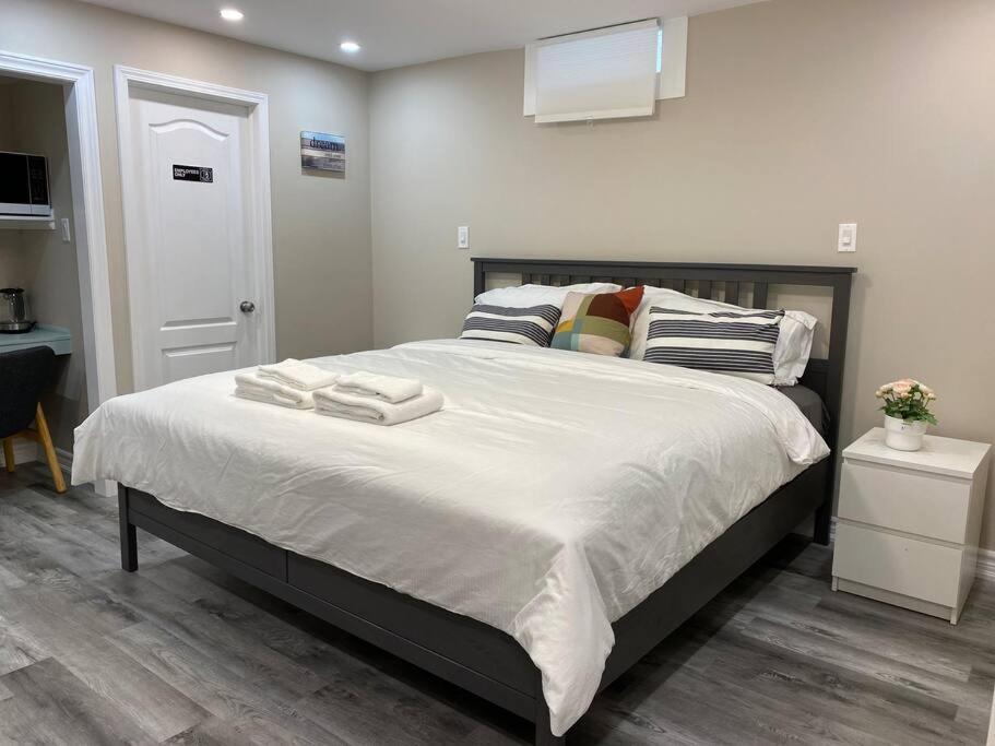 Entire Basement With 3 Bedrooms Niagara-Fälle Exterior foto